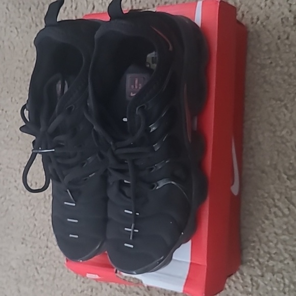 Nike - Picture 2 of 4